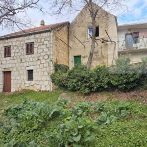 Imotski Berinovac dvije kuće 134 m2 + dvorište