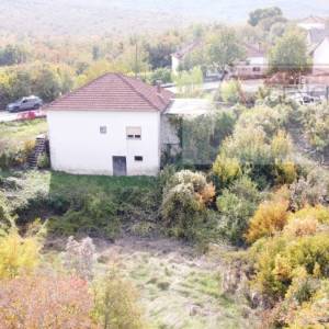 Imotski Runović samostojeća kuća 250 m2 + okućnica 1600 m2