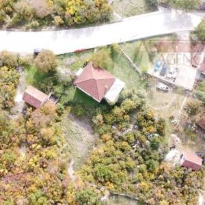 Imotski Runović samostojeća kuća 250 m2 + okućnica 1600 m2