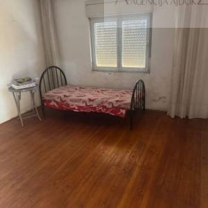 Imotski Runović samostojeća kuća 250 m2 + okućnica 1600 m2