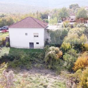 Imotski Runović samostojeća kuća 250 m2 + okućnica 1600 m2