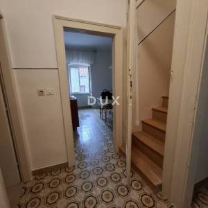 ISTRA, BALE - Kuća u centru s poslovnim prostorom