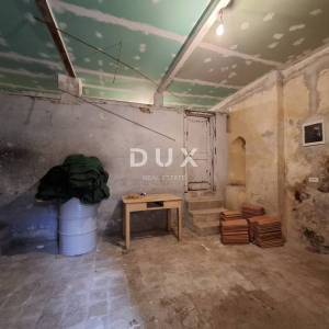 ISTRA, BALE - Kuća u centru s poslovnim prostorom