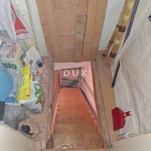 ISTRA, BALE - Kuća u centru s poslovnim prostorom