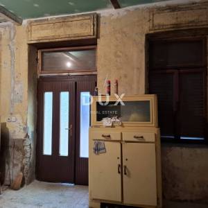 ISTRA, BALE - Kuća u centru s poslovnim prostorom