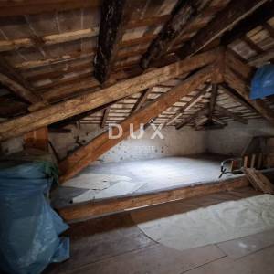 ISTRA, BALE - Kuća u centru s poslovnim prostorom