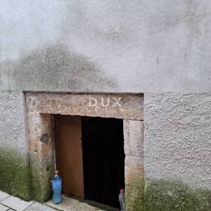 ISTRA, BALE - Kuća u centru s poslovnim prostorom