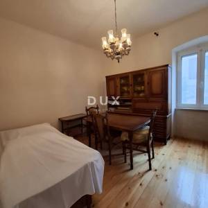 ISTRA, BALE - Kuća u centru s poslovnim prostorom