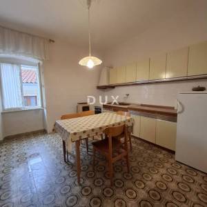 ISTRA, BALE - Kuća u centru s poslovnim prostorom