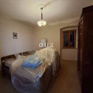 ISTRA, BALE - Kuća u centru s poslovnim prostorom