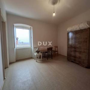 ISTRA, BALE - Kuća u centru s poslovnim prostorom