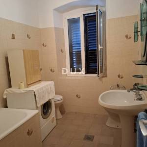 ISTRA, BALE - Kuća u centru s poslovnim prostorom