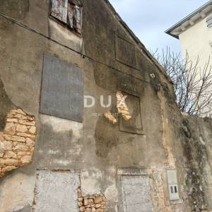 ISTRA, GALIŽANA - Kuća s dvije stambene jedinice u centru za renovaciju!