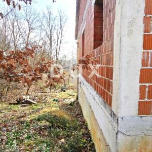 ISTRA, GRAČIŠĆE - Ekskluzivna privatnost, mir i otvoreni pogled – kuća s velikom okućnicom