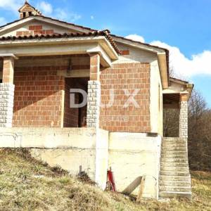 ISTRA, GRAČIŠĆE - Ekskluzivna privatnost, mir i otvoreni pogled – kuća s velikom okućnicom