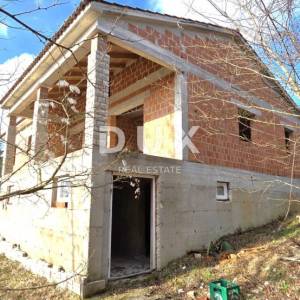 ISTRA, GRAČIŠĆE - Ekskluzivna privatnost, mir i otvoreni pogled – kuća s velikom okućnicom