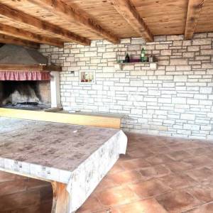 ISTRA, GRAČIŠĆE - Ekskluzivna privatnost, mir i otvoreni pogled – kuća s velikom okućnicom