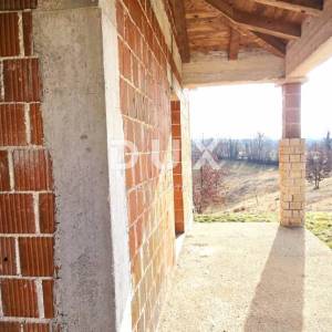 ISTRA, GRAČIŠĆE - Ekskluzivna privatnost, mir i otvoreni pogled – kuća s velikom okućnicom