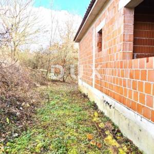 ISTRA, GRAČIŠĆE - Ekskluzivna privatnost, mir i otvoreni pogled – kuća s velikom okućnicom