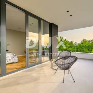 ISTRA, GROŽNJAN - Dizajnerska novoizgrađena vila s potpunom privatnošću, okružena zelenilom s prekrasnim pogledom