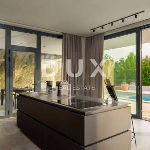 ISTRA, GROŽNJAN - Dizajnerska novoizgrađena vila s potpunom privatnošću, okružena zelenilom s prekrasnim pogledom