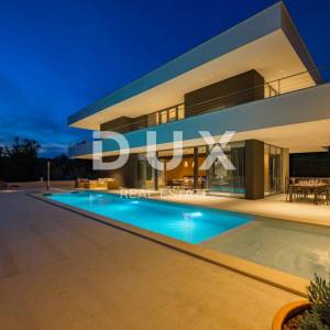 ISTRA, GROŽNJAN - Dizajnerska novoizgrađena vila s potpunom privatnošću, okružena zelenilom s prekrasnim pogledom