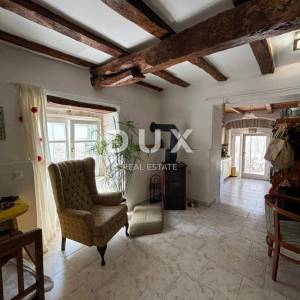 ISTRA, KANFANAR - Simpatična istarska kuća + 490 m2 građevinskog zemljišta!