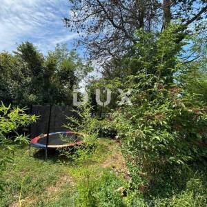 ISTRA, KANFANAR - Simpatična istarska kuća + 490 m2 građevinskog zemljišta!