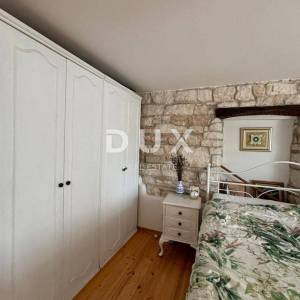 ISTRA, KANFANAR - Simpatična istarska kuća + 490 m2 građevinskog zemljišta!