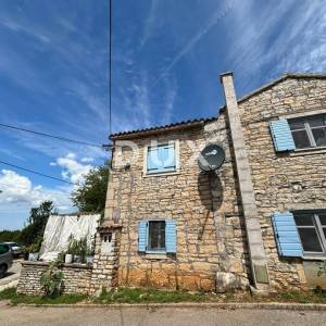 ISTRA, KANFANAR - Simpatična istarska kuća + 490 m2 građevinskog zemljišta!