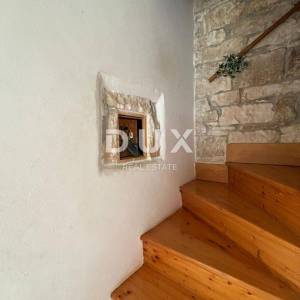 ISTRA, KANFANAR - Simpatična istarska kuća + 490 m2 građevinskog zemljišta!