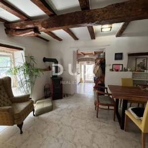 ISTRA, KANFANAR - Simpatična istarska kuća + 490 m2 građevinskog zemljišta!