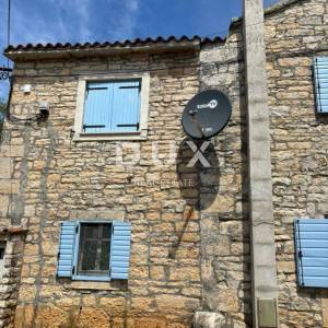 ISTRA, KANFANAR - Simpatična istarska kuća + 490 m2 građevinskog zemljišta!