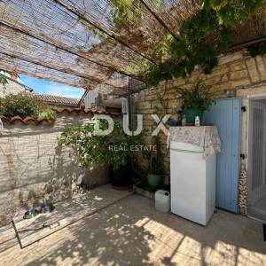 ISTRA, KANFANAR - Simpatična istarska kuća + 490 m2 građevinskog zemljišta!