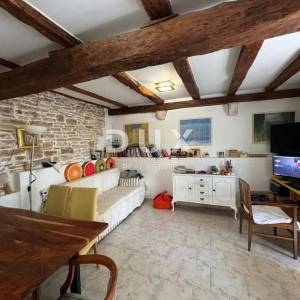 ISTRA, KANFANAR - Simpatična istarska kuća + 490 m2 građevinskog zemljišta!