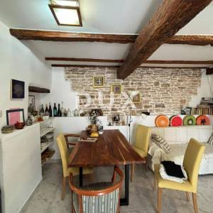 ISTRA, KANFANAR - Simpatična istarska kuća + 490 m2 građevinskog zemljišta!