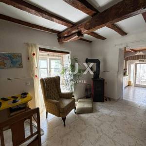 ISTRA, KANFANAR - Simpatična istarska kuća + 490 m2 građevinskog zemljišta!