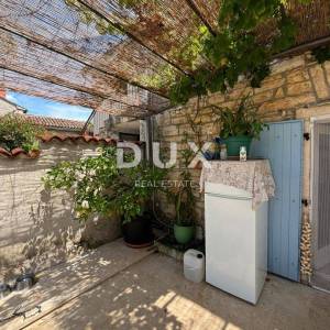 ISTRA, KANFANAR - Simpatična istarska kuća + 490 m2 građevinskog zemljišta!