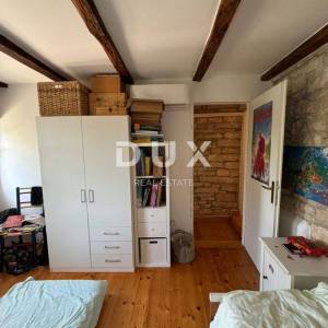 ISTRA, KANFANAR - Simpatična istarska kuća + 490 m2 građevinskog zemljišta!