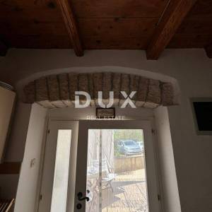 ISTRA, KANFANAR - Simpatična istarska kuća + 490 m2 građevinskog zemljišta!