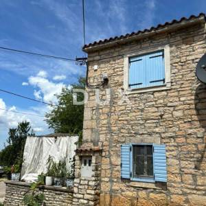 ISTRA, KANFANAR - Simpatična istarska kuća + 490 m2 građevinskog zemljišta!