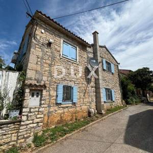 ISTRA, KANFANAR - Simpatična istarska kuća + 490 m2 građevinskog zemljišta!