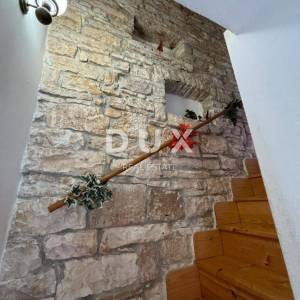 ISTRA, KANFANAR - Simpatična istarska kuća + 490 m2 građevinskog zemljišta!