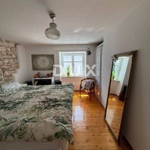 ISTRA, KANFANAR - Simpatična istarska kuća + 490 m2 građevinskog zemljišta!