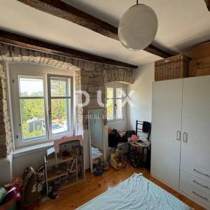 ISTRA, KANFANAR - Simpatična istarska kuća + 490 m2 građevinskog zemljišta!