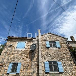 ISTRA, KANFANAR - Simpatična istarska kuća + 490 m2 građevinskog zemljišta!