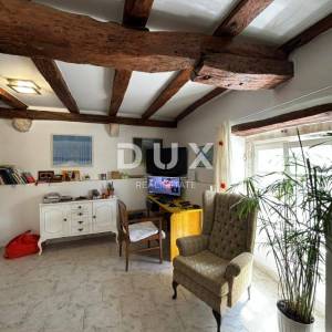 ISTRA, KANFANAR - Simpatična istarska kuća + 490 m2 građevinskog zemljišta!