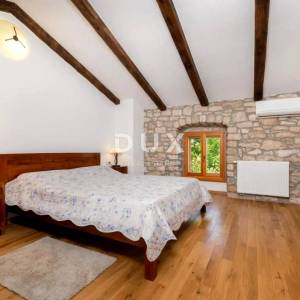 ISTRA, LABIN - Kamena kuća s bazenom