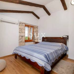 ISTRA, LABIN - Kamena kuća s bazenom