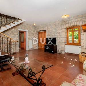 ISTRA, LABIN - Kamena kuća s bazenom